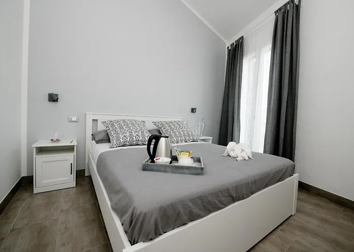 Dove Sorge Il Sole 住宿加早餐酒店 库斯托纳奇