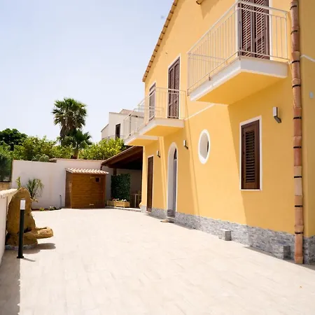 Dove Sorge Il Sole Bed & Breakfast 3*